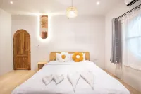 De Beach pool villa.  New Villa 3 min walk from the beach 5 rooms Hotels near Ban Amphoe
