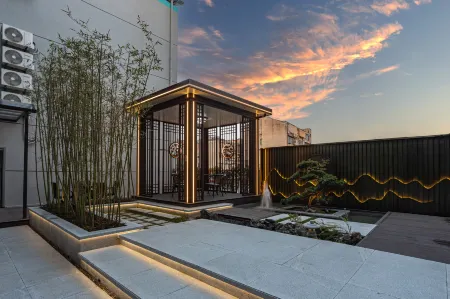 City Comfort Inn Hotel (Jingzhou Ancient City East Gate Binyang Building) Отели рядом с достопримечательностью «Guan Yu Memorial Temple»