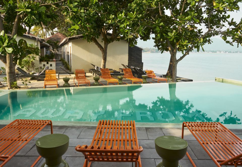 5. 이스케이프 비치..