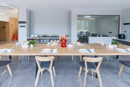 Chonpines Hotel (Ningguo) Отели рядом с достопримечательностью «Jinyuan Square»