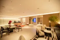 Dalian Manshe Hot Spring Hotel (Donggang Business District Gangwan Square Subway Station)