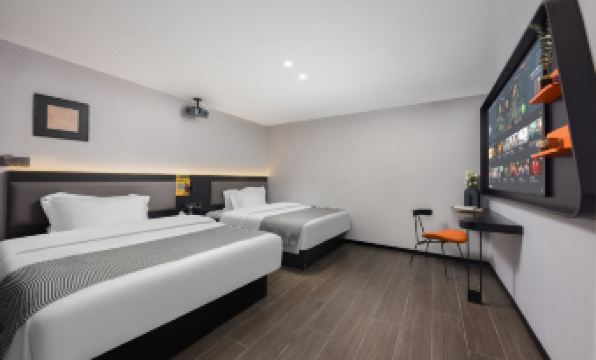 BANANA HOTEL (Shenzhen Airport Hourui Metro Station Branch)