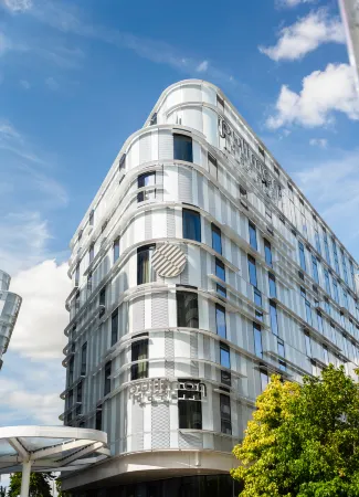 Pullman Paris Roissy CDG Airport Отели рядом с достопримечательностью «Fresque "Abri bus 2"»