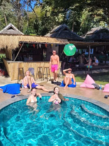 รูปภาพของแมด มังกี้ ปาย