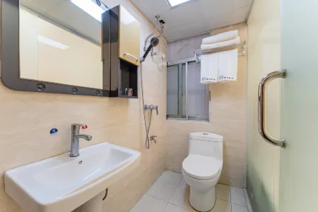 Yichang Qingfeng Inn (Three Gorges Dam Landscape Terrace Store) Отели рядом с достопримечательностью «Interception Memorial Garden»