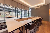 Alqueby Hotel near Artha Park & Trans Studio Mall Mitra RedDoorz