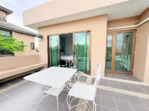 Mountain Private Pool Villa-Bangsaen