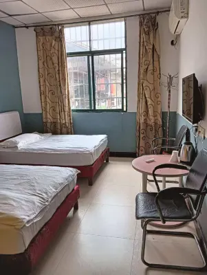 Yihuang Hongyuan Business Hotel Hotels near LIANG PIN PU ZI YI HUANG YI DIAN
