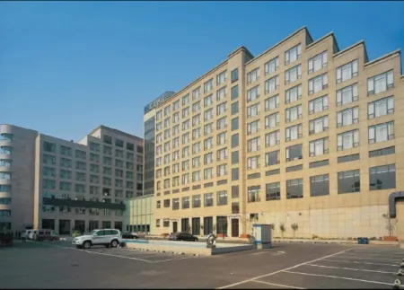 Vienna International Hotel(Xiangyang's Wanda Plaza train station) Отели в г. Сянфань