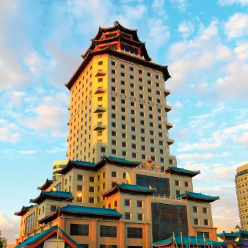 Пекин Палас Soluxe Hotel Astana Отели рядом с достопримечательностью «Мечеть Абу Наср аль-Фараби»