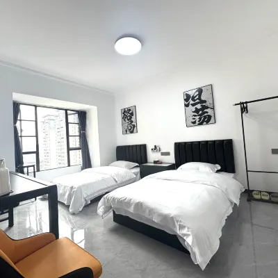 Guiyang Yuzhicheng Homestay (Guiqian International General Hospital) Hotels near Happy Valley Hot Spring