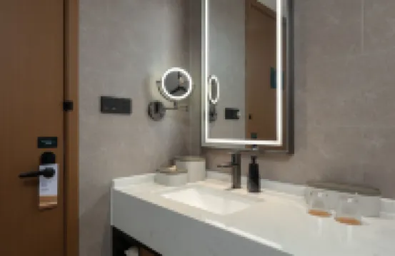 류판수이 기차역 인민로 아투어 호텔