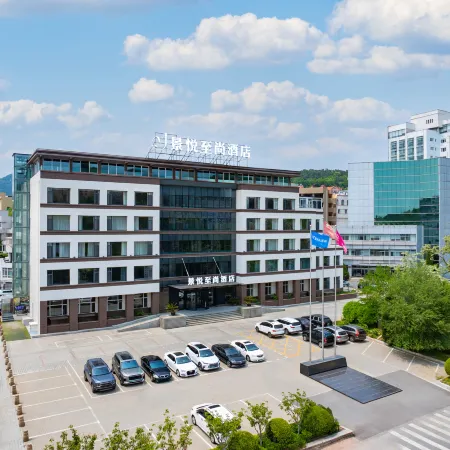 Jingyue Zhishang Hotel (Dalian Fujiazhuang Beach)