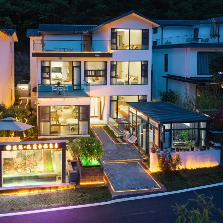 Floral Hotel· Fengxutai Hot Spring Hotel(Laojunshan Yunjing Cableway Branch)