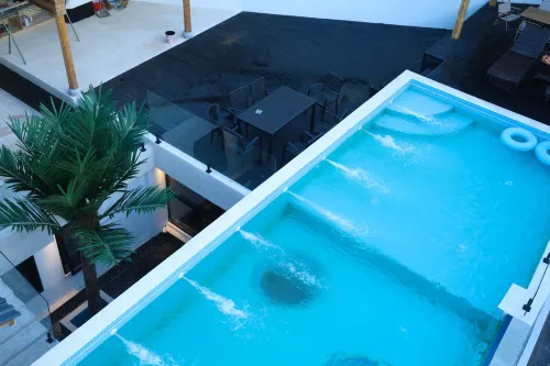 Yunqiyu Residence has a Starry Sky Pool Designer, Meishu (Anji Longwangshan Canyon Drifting Shop)