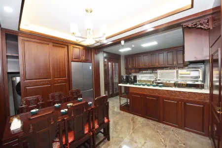 The Northern Wei Courtyard (Datong Ancient City Huayan Temple Branch) Отели рядом с достопримечательностью «Guanyi Hall of Datong»