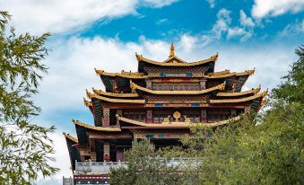 Yixin Moon Earthly HYGGE|Space Art Hotel (Dukezong Ancient City Prayer Wheel Store)