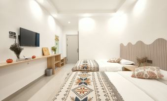 First come to the courtyard