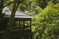 こもれびの宿 明徳庵 箕面温泉ミニ動物舎・馬小屋周辺のホテル