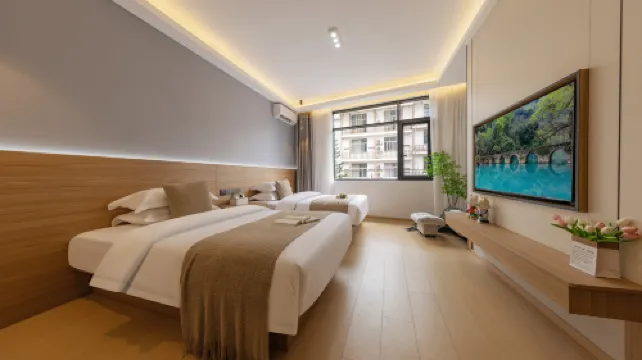 茘波・橙暖│LightLuxury・SMART舒適智能美学ホテル（民生路美食街）