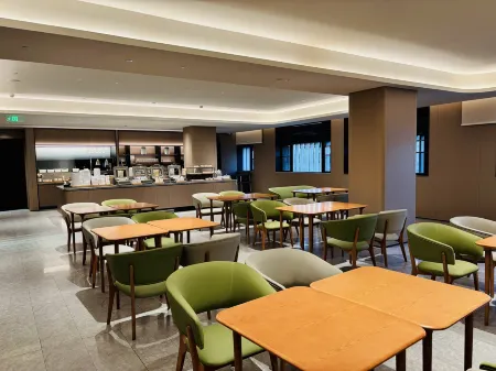 JI Hotel (Suining Central Business District Pedestrian Street)