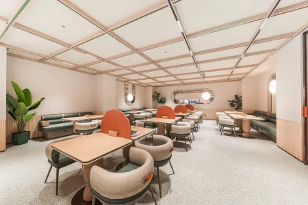 Orange Hotel (Ganzhou Economic and Technological Development Zone Wanda Plaza Hotel) Отели рядом с достопримечательностью «Jiangxi University of Science and Technology Applied Science College»