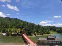 湖觀山色民宿