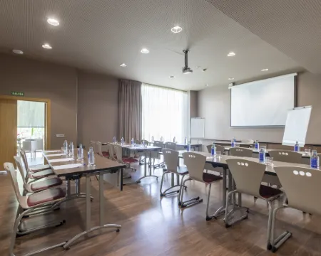 トラベロッジ マラガ エアポート マラガのホテル