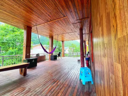 Grapevine Leisure Hotel Homestay Отели рядом с достопримечательностью «Ziyun Getu River Scenic Spot»