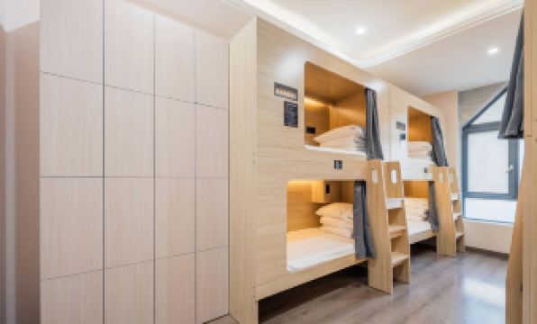 Manyouyou Hostel (Nanjing South Railway Station Shuanglong Avenue Subway Station)