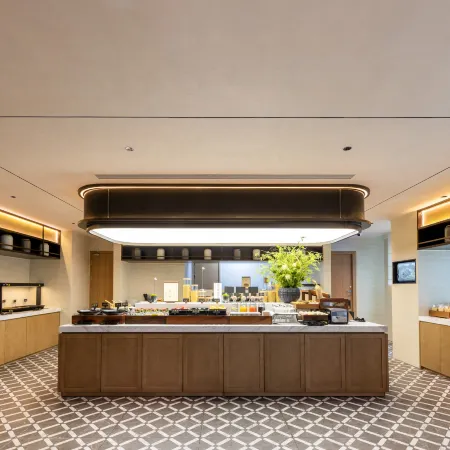 Atour Hotel (Chengdu East Railway Station, Huaishudian Metro Branch)