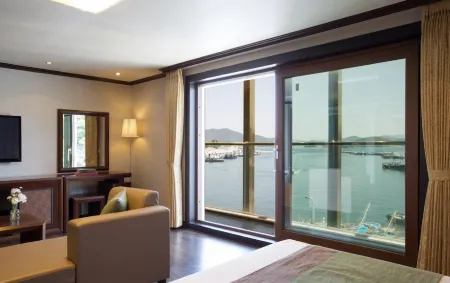 Tongyeong Anchovy Tourist Hotel Отели в г. Тхонъён