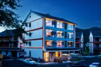 Moye Mountain House 와룡담(워룽탄) 주변 호텔