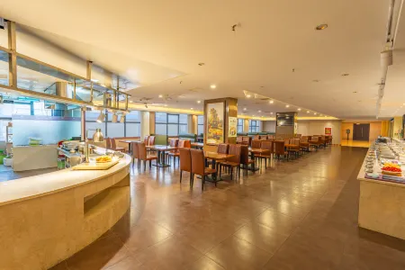 Ruijixiyue International Hotel (Jiaozuo Qinyang Branch) Отели рядом с достопримечательностью «Langya Zhuangshi Songxueyi Memorial Hall»