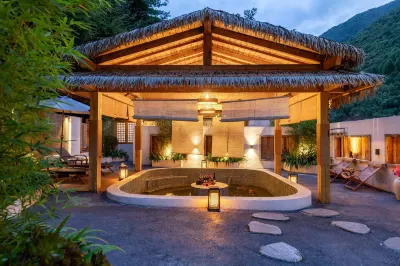 Kangding Tingshan Hot Spring Homestay Hotels near Seven-color Sea