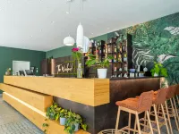 The Weekend Hotel Hotels near نيوباو. .07