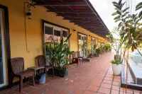 Hello Kampot Resort Hotel a 