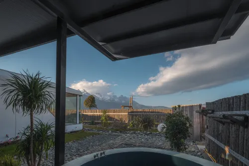 Luxcreek Space Pod | Enjoy Snow Mountain Sunrise View · Private Hot Spring · Vacation Homestay