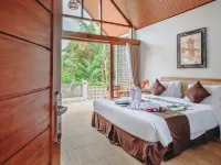 Air ilir Grand Villa 鄰近新加拉惹吉吉瀑布（Gitgit Waterfall）的酒店
