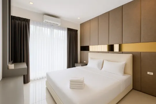 Pattaya Zhongtian Beach Private Pool Holiday Private Villa (5 Bedrooms, 4 Bathrooms And 2 Living Rooms)