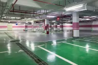 河源渼居空中湯泉酒店（河源站店） - 停車場