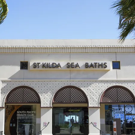 St Kilda Style - Stunning 3 Bedroom House