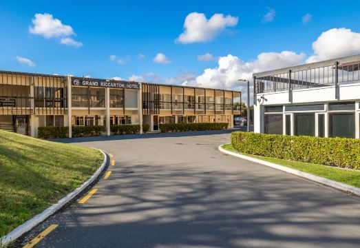 그랜드 리카턴 호텔