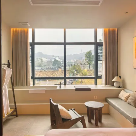 Yashi · Jiujian Hot Springs Resort Hotel (Gujing Spring Street)