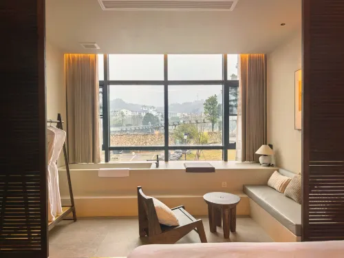Yashi · Jiujian Hot Springs Resort Hotel (Gujing Spring Street) - Balkoner