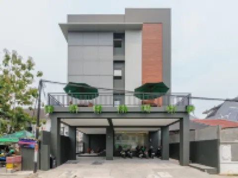 Urbanview Greenville Jakarta Hotels near Lapangan Sepakbola Rajawali Intercon