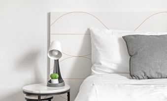 Cozy & Well-Located Room – Steps from Transit & University