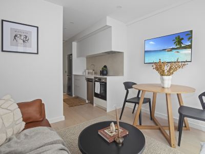 Stylish Stay on Courtenay - 1BR APT