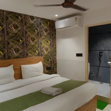 Hotel Star City Near Terminal T3 Airport & Aerocity Отели рядом с достопримечательностью «Университет Джавахарлала Неру»
