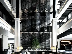 花築・悦棠公館丨SereniteMansion 黒白フランス風宮廷・アートホテル